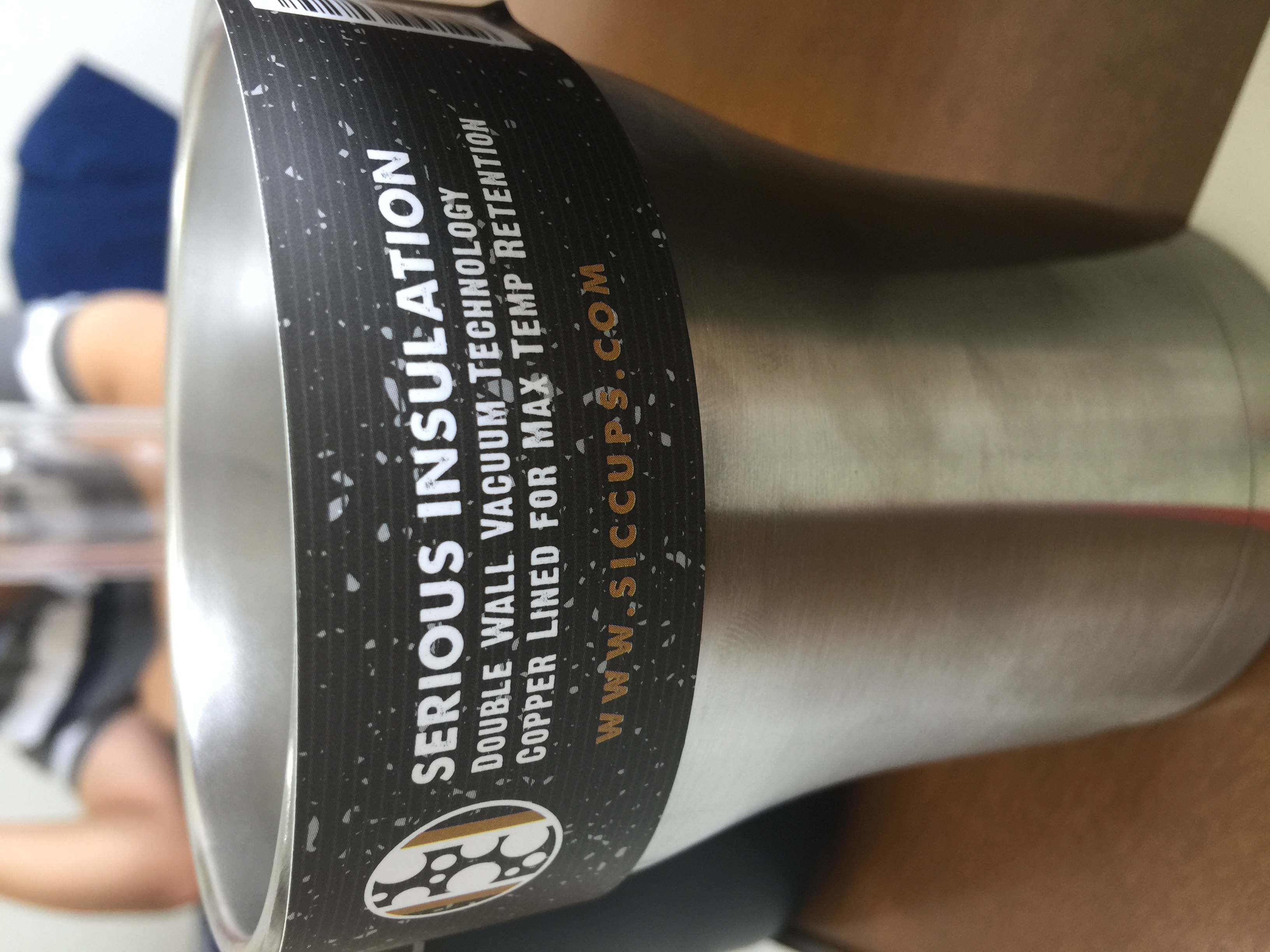 Bedruckte Thermobecher und Trinkbecher mit Logo im Sortiment